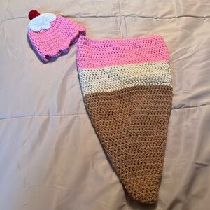 Amazing knit newborn ice cream cone costume / photo shoot idea